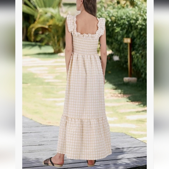 Chic Beige Checkered Maxi Dress With Pockets - Picture 6 of 16